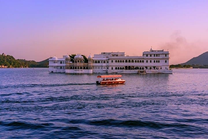 Private Full-Day Udaipur City Tour: Lakes, Palaces & Local Life photo 2
