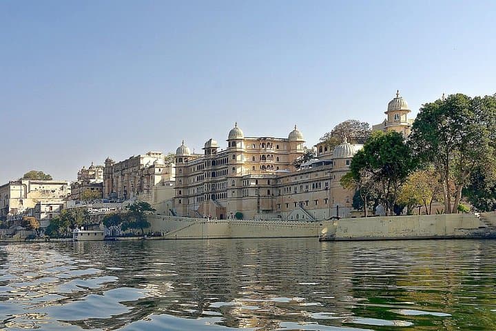 Private Full-Day Udaipur City Tour: Lakes, Palaces & Local Life photo 4