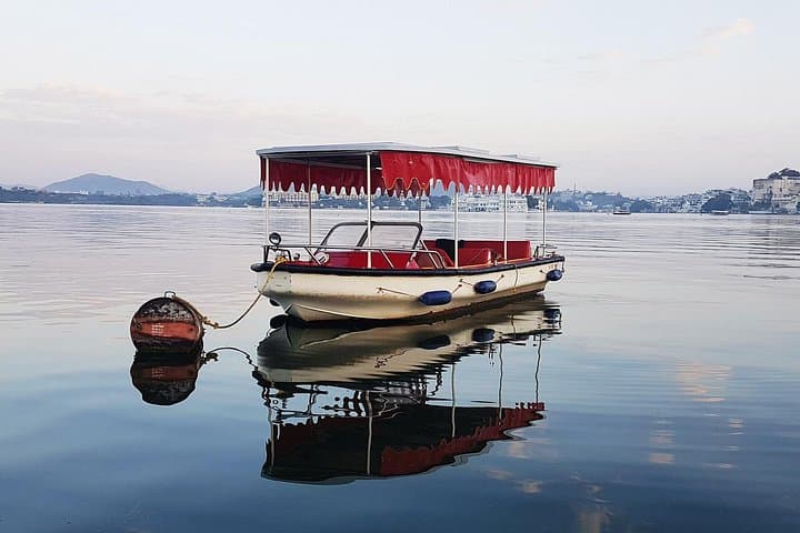 Private Full-Day Udaipur City Tour: Lakes, Palaces & Local Life photo 5