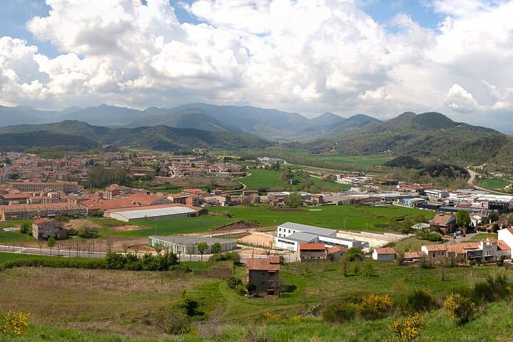 Walk Montsacopa Crater: Self-Guided Audio Tour of Olot's Volcano photo 3
