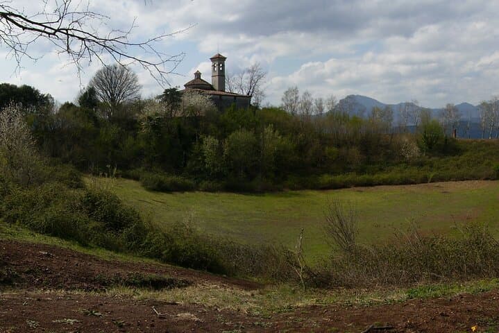 Walk Montsacopa Crater: Self-Guided Audio Tour of Olot's Volcano photo 4