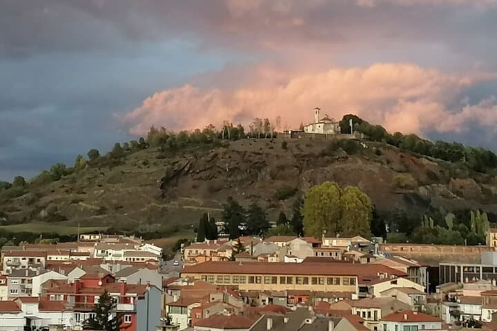 Walk Montsacopa Crater: Self-Guided Audio Tour of Olot's Volcano