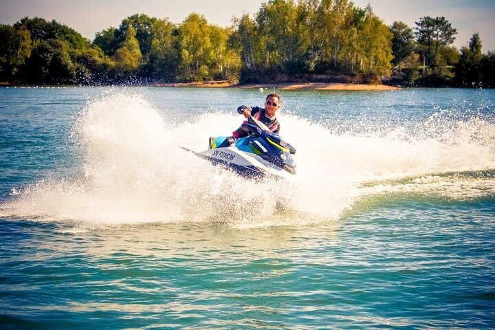 Jet-Ski Sessions Near Nantes — Secure Circuits on White Sand Beaches