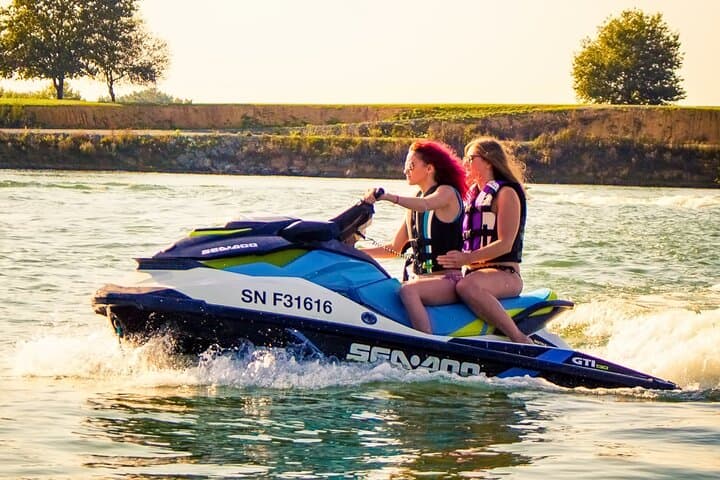 Jet-Ski Sessions Near Nantes — Secure Circuits on White Sand Beaches photo 6
