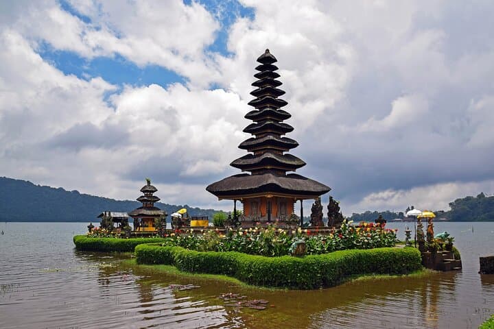 Instagram Tour in Bali — Handara Gate, Banyumala Falls & Ulun Danu (Day Trip)