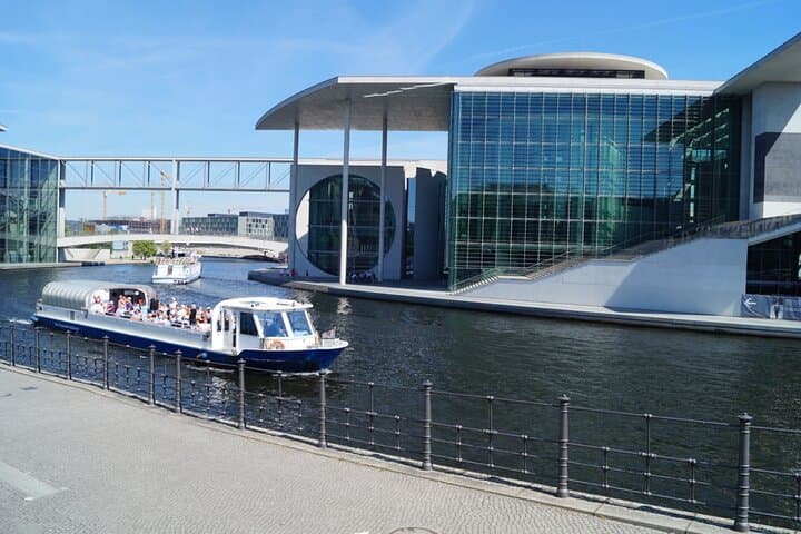 Berlin Capital Sunset Dinner Cruise: 4-Course Gourmet Cruise on the Spree photo 5