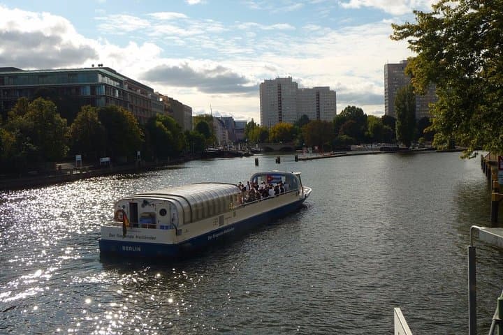 Berlin Capital Sunset Dinner Cruise: 4-Course Gourmet Cruise on the Spree photo 2