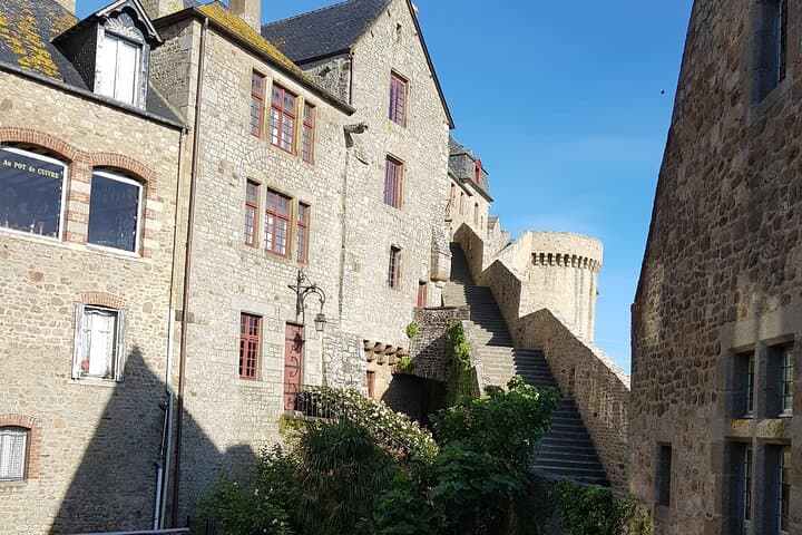 Private Transfer from Saint-Malo to Mont Saint-Michel with Local Driver and Audioguide photo 3