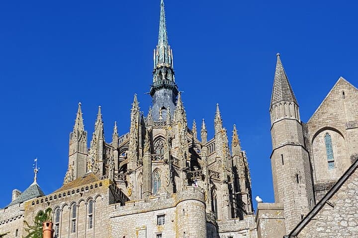 Private Transfer from Saint-Malo to Mont Saint-Michel with Local Driver and Audioguide photo 4