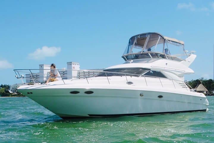 Private SeaRay 46ft Yacht Charter in Cancun to Isla Mujeres and Snorkel photo 6