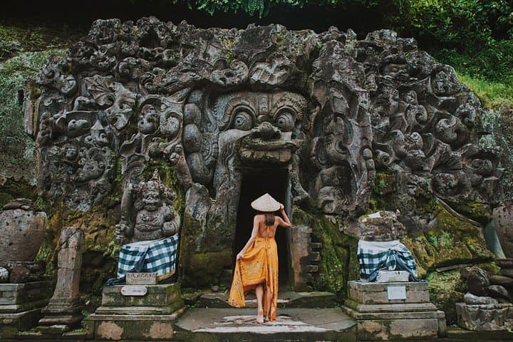 Ubud Full-Day: Tegenungan Waterfall, Tegalalang Rice Terraces & Goa Gajah Private Tour photo 4