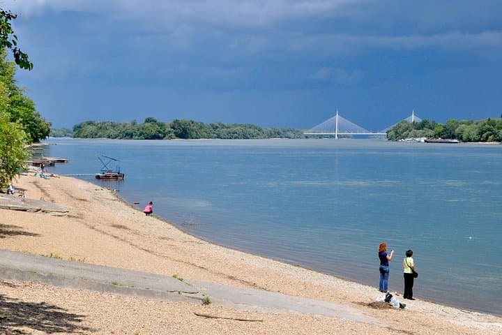 Paddle the Northern Danube: Budapest Canoe Trip to Szentendre Island photo 3