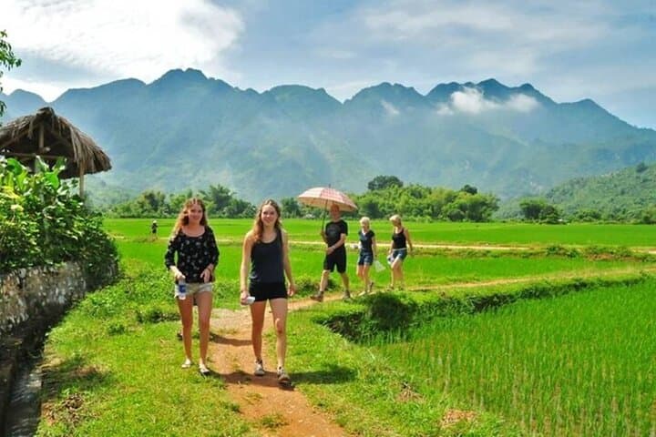 Mai Chau Valley 2-Day Cultural Homestay Tour from Hanoi