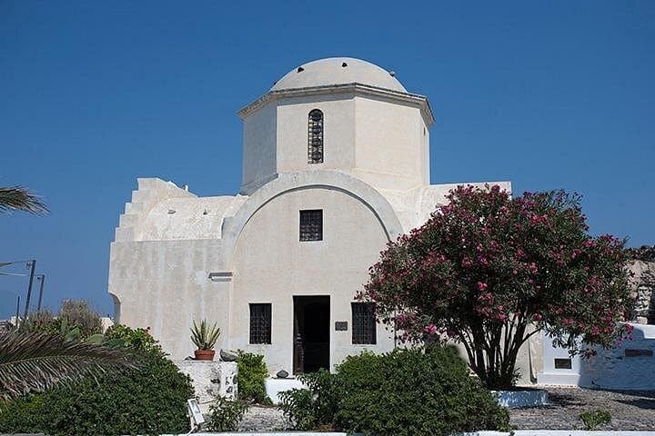 Explore the Enchanting Tapestry of Santorini: A Full Day Tour