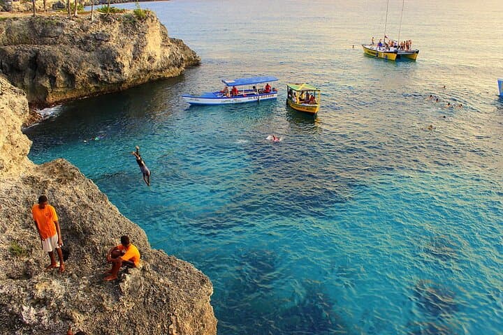 Sunset and Cliff Dives: Private Rick's Cafe Tour from Montego Bay