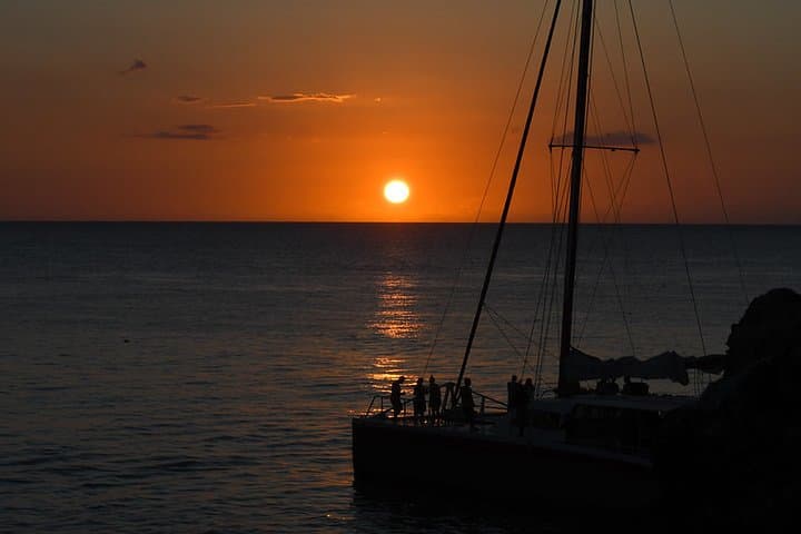 Sunset and Cliff Dives: Private Rick's Cafe Tour from Montego Bay photo 4