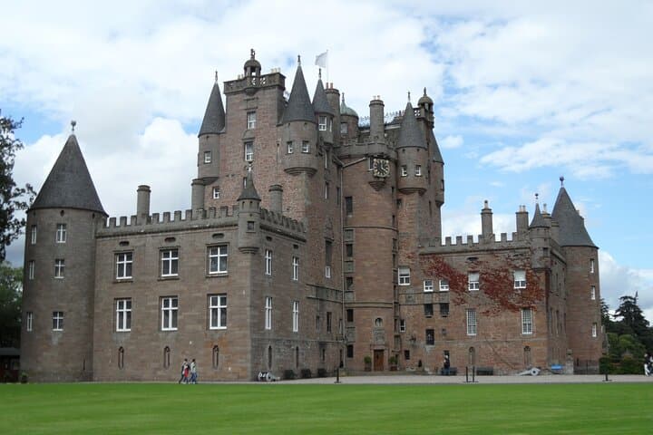 Private Edinburgh Walking Tour: Royal Mile, Historic Closes & Local Stories photo 3