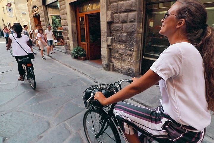 Florence Private Vintage Bike Tour: 2-Hour Guided City Cycling & Food Stops photo 3