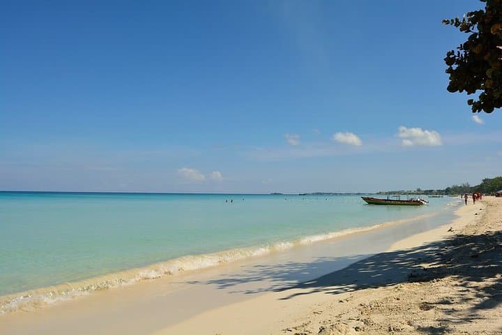 Explore Negril: Sun, Sand, and Spectacular Sunsets photo 4