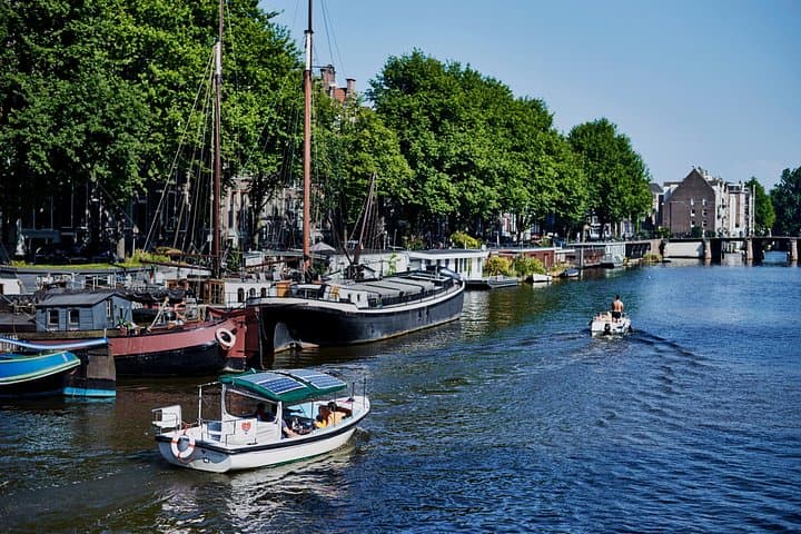 Amsterdam Small-Canals Cruise in German — 90-Minute Private Waterway Tour photo 4