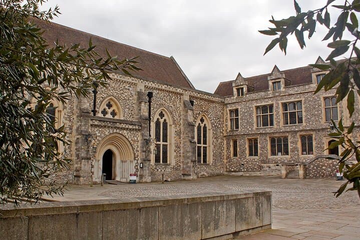 Medieval Winchester and Southampton: Private Walking Tour of Two Historic Cities photo 4