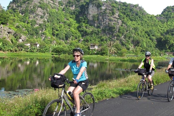 Cycling Son Tra Peninsula: 6-Hour Monkey Mountain Bike Tour from Da Nang photo 2