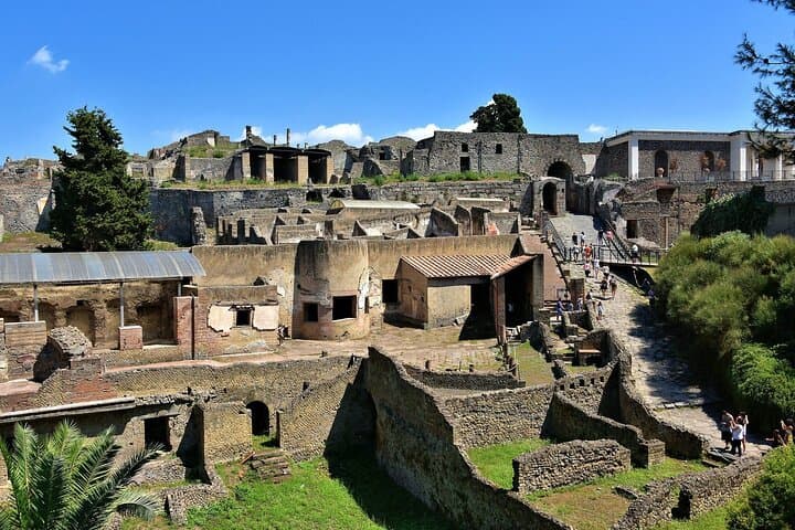 Pompeii and Mount Vesuvius: Private Full-Day Archaeology and Volcano Hike photo 5