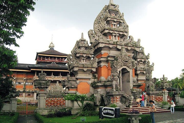 Harmony and Beauty: Jakarta Unity Tour to Istiqlal, Cathedral & Batik photo 6
