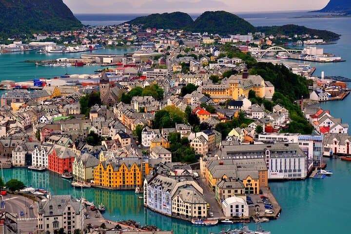 Explore Ålesund: 2-Hour Art Nouveau Walking Tour and Mount Aksla Views