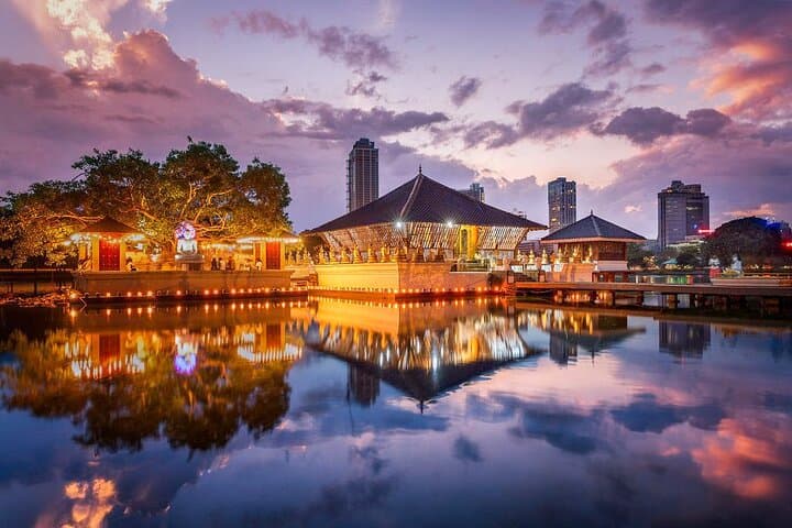 Colombo Day Tour from Bentota: Museums, Temples & Sunset at Galle Face photo 2