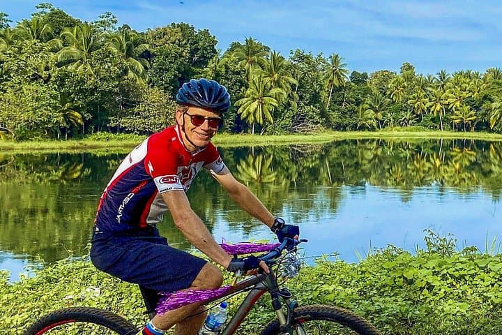 Cycling Mirissa's Waterways: Coastal Canals, Waterlilies & Birdwatching Trails photo 4