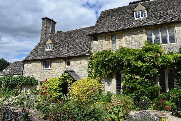 Private Cotswolds Day Tour from London — Burford, Bampton & Cogges Farm
