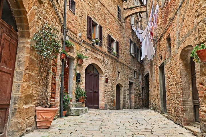 Private Full-Day Tour of San Gimignano and Volterra from Florence photo 3