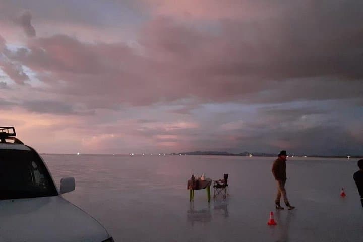 Starlight and Sunrise on the Salar de Uyuni: A Night-to-Dawn Salt-Flat Experience photo 2