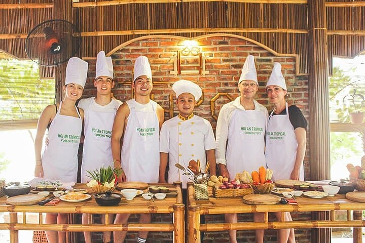 Tra Que Half-Day Cooking Class and Bike Tour from Hoi An
