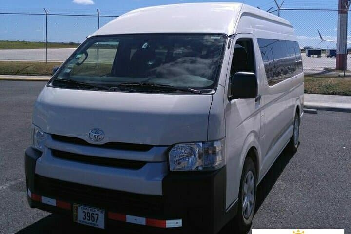 Private Liberia Airport Transfer to Tamarindo Beach — Door-to-Door Ride with Drinks photo 2