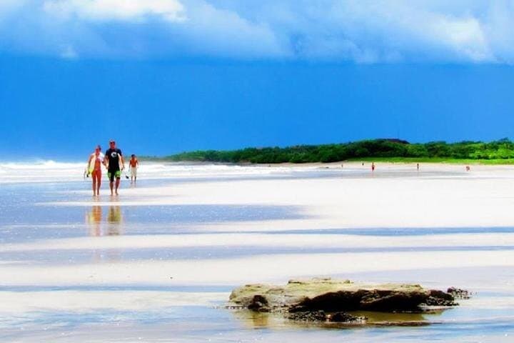 Private Liberia Airport Transfer to Tamarindo Beach — Door-to-Door Ride with Drinks photo 5