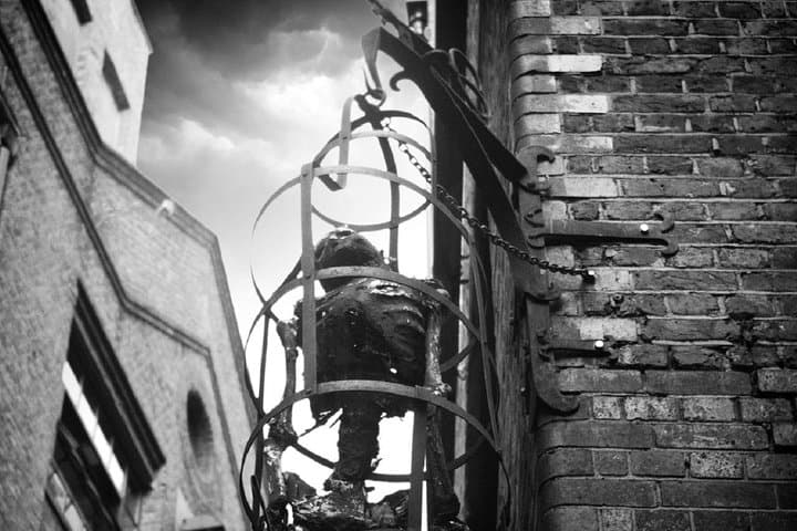 London Bridge Ghost Walk: Haunted Southwark Night Tour photo 3