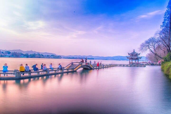 Private Hangzhou Layover Tour: West Lake, Longjing Tea & Lingyin Temple in One Day photo 1