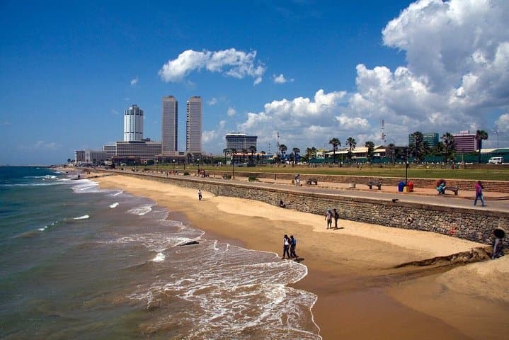 Colombo Private Day Tour: Zoo, Aquarium, Independence Square & Galle Face Beach photo 1