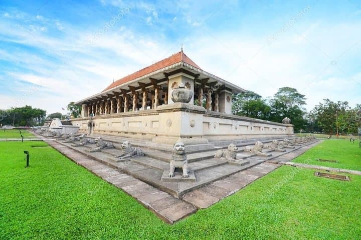 Colombo Private Day Tour: Zoo, Aquarium, Independence Square & Galle Face Beach photo 3