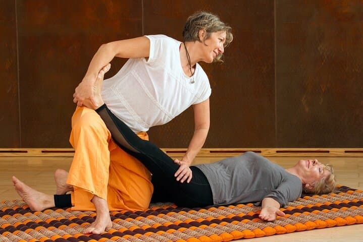 Lindau Thai Yoga: 1-Hour Personalized Session on Lake Constance