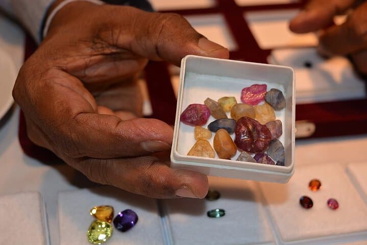 Gem Tour through Kandy, Ratnapura & Beruwala — Sri Lanka’s Stone Trade Revealed