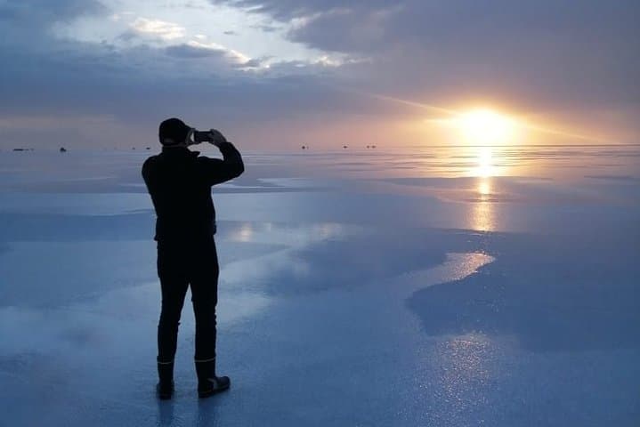 Full-Day Uyuni Salt Flats Tour — Sunset, Incahuasi & Stargazing photo 3