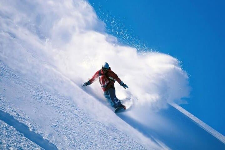 Daming Mountain Ski & Tuankou Hot Springs: One-Day Skiing and Hot Spring Combo from Hangzhou