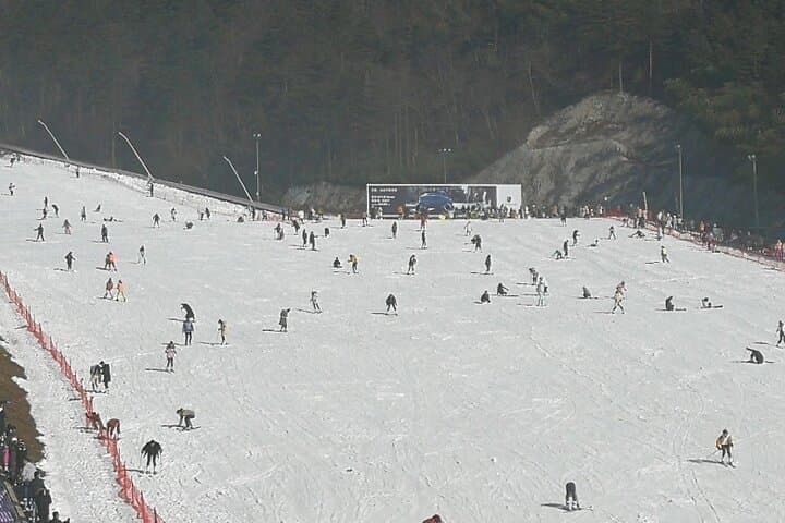 Daming Mountain Ski & Tuankou Hot Springs: One-Day Skiing and Hot Spring Combo from Hangzhou photo 3