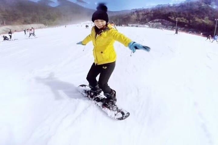 Daming Mountain Ski & Tuankou Hot Springs: One-Day Skiing and Hot Spring Combo from Hangzhou photo 4