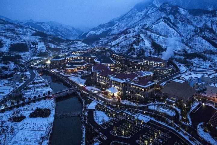 Daming Mountain Ski & Tuankou Hot Springs: One-Day Skiing and Hot Spring Combo from Hangzhou photo 5