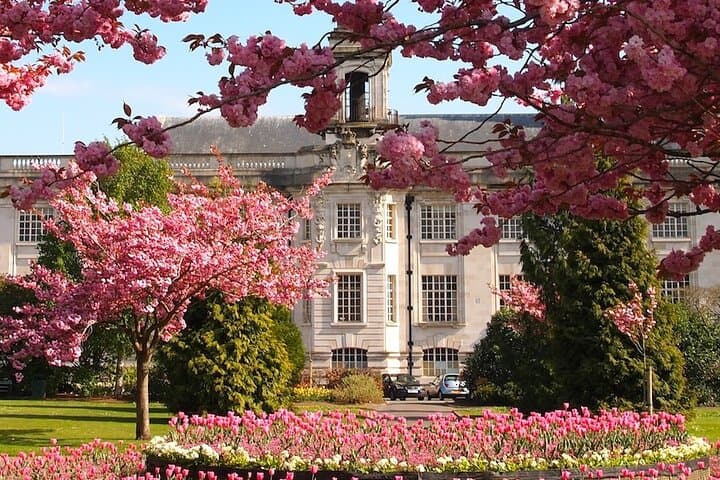 Explore Cardiff's Civic Centre: Self-Guided Audio Walking Tour of Cathays Park