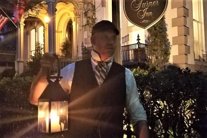 Candlelit Ghost Walk in Savannah: History, Haunts & Historic Squares